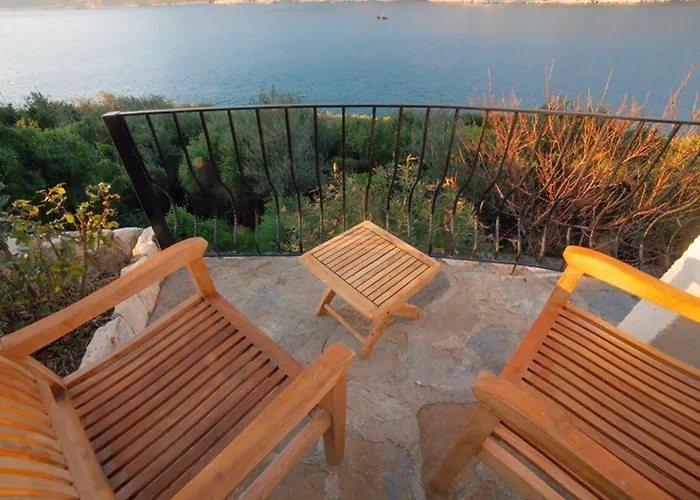 Mekvin Deniz Feneri Lighthouse カシュ