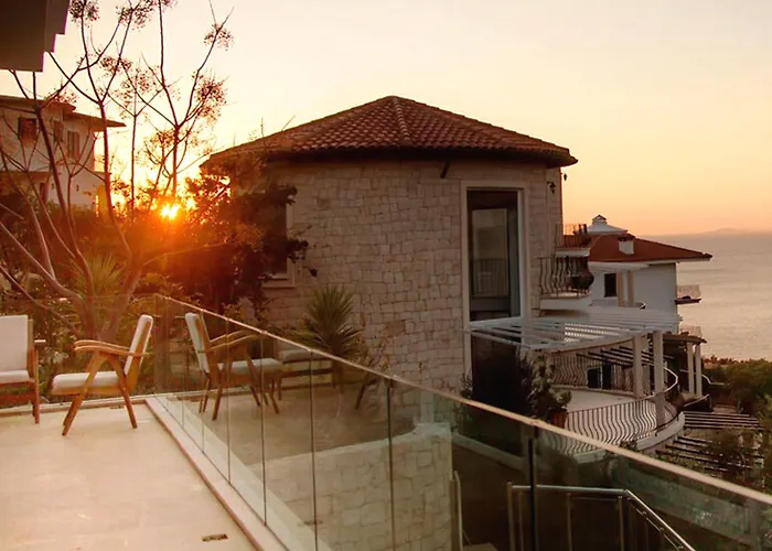 Mekvin Deniz Feneri Lighthouse