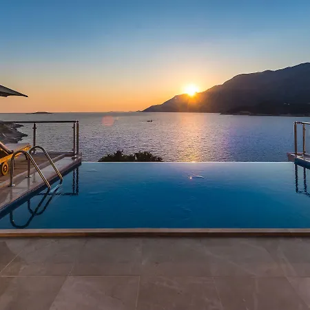 Mekvin Deniz Feneri Lighthouse