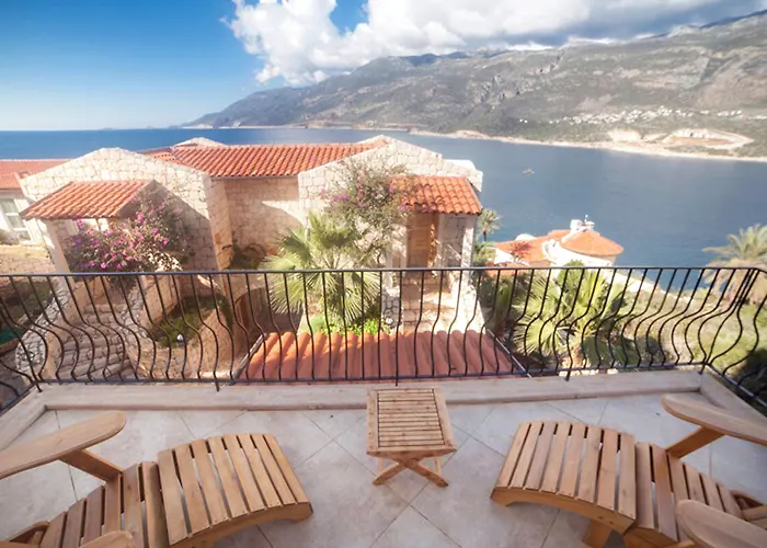 Mekvin Deniz Feneri Lighthouse