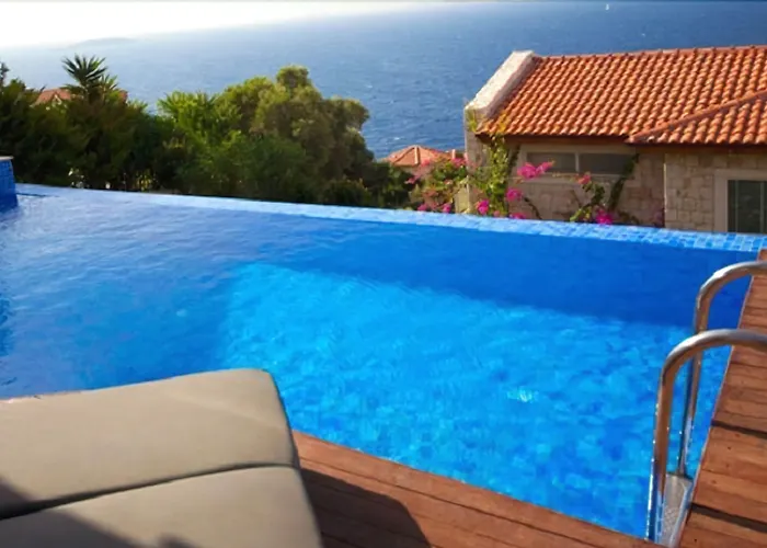 Mekvin Deniz Feneri Lighthouse 3*